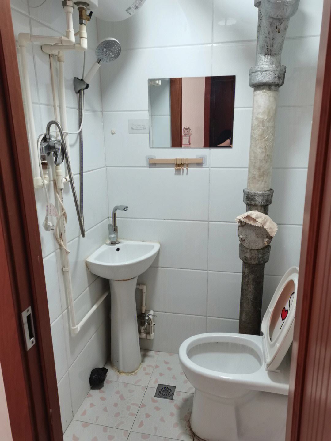 卫生间水管漏水怎么办，水管漏水该如何处理呢