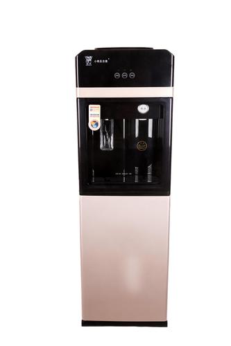 饮水机底部漏水