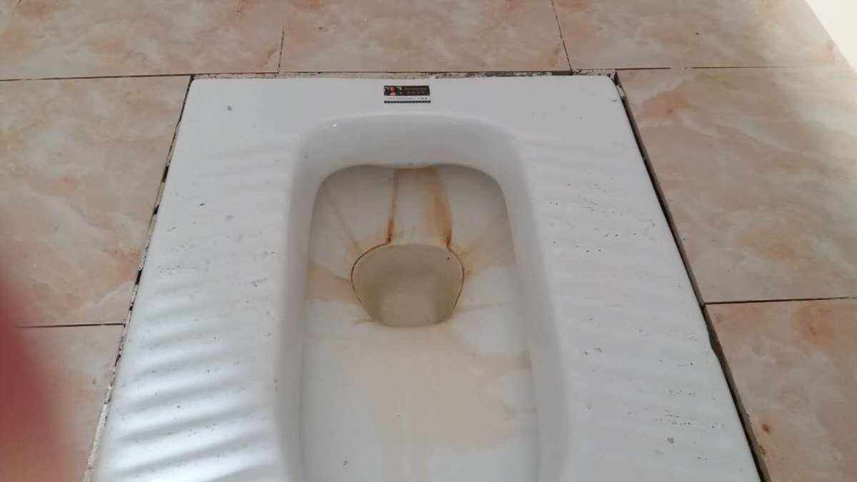 蹲厕堵了怎么疏通