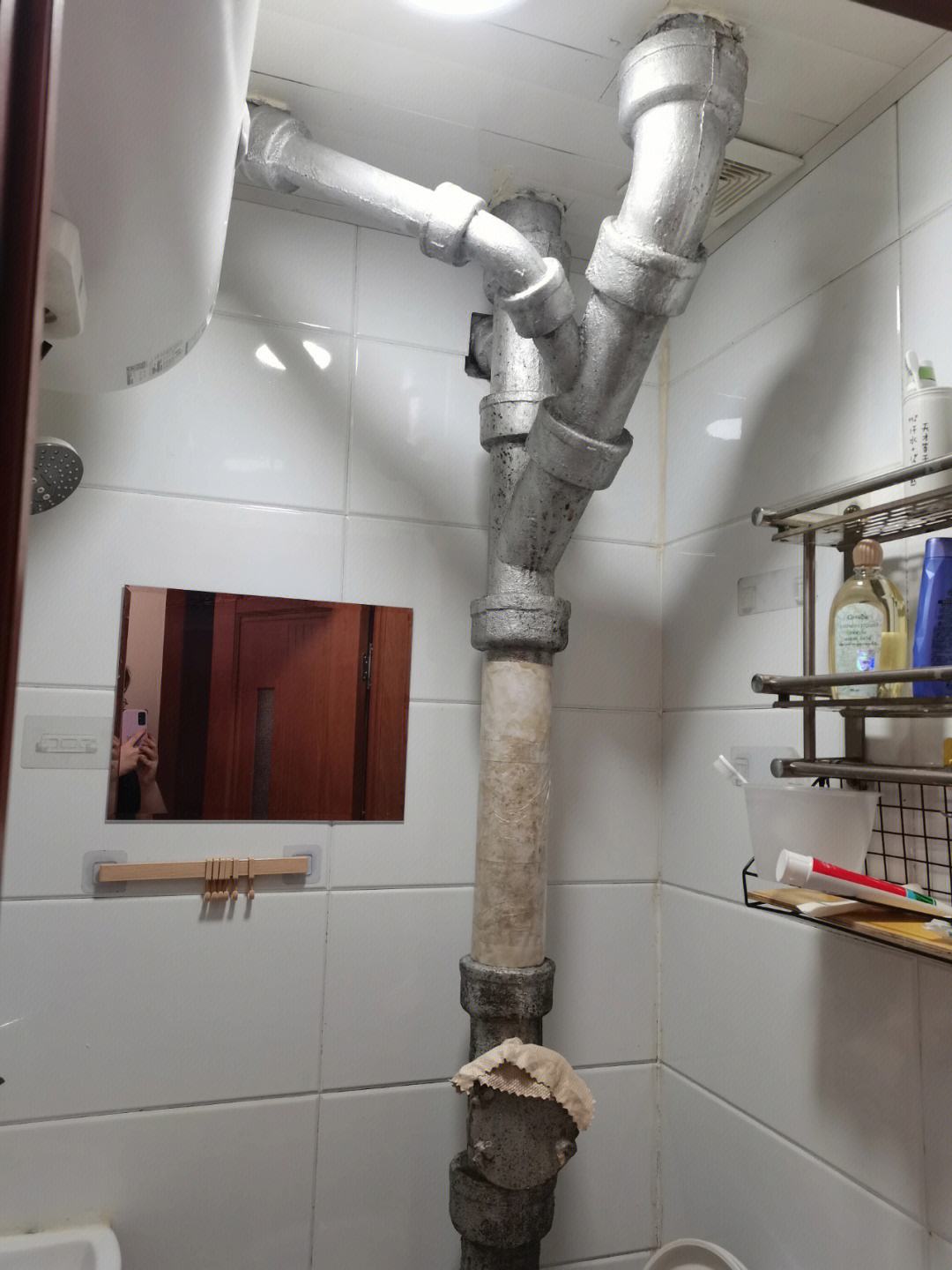卫生间水管漏水怎么办，水管漏水该如何处理呢